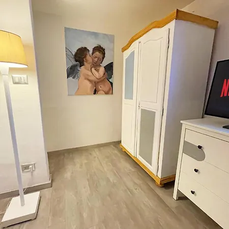 Leonardo Apartment *